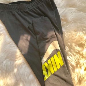 Nike leggings sz Small. Wolf gray w/ bright green